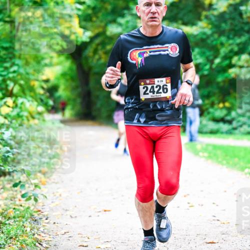 12.10.2025 - Bramfelder Halbmarathon 2025 Dr. Thomas Lammeyer http://msf.ph/oto/9352856 12.10.2025 10:45:04 Laufen 29, 2426, 1910 meine-sportfotos.de