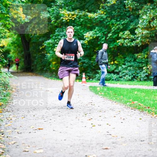 12.10.2025 - Bramfelder Halbmarathon 2025 Dr. Thomas Lammeyer http://msf.ph/oto/9352864 12.10.2025 10:45:06 Laufen 2864 meine-sportfotos.de