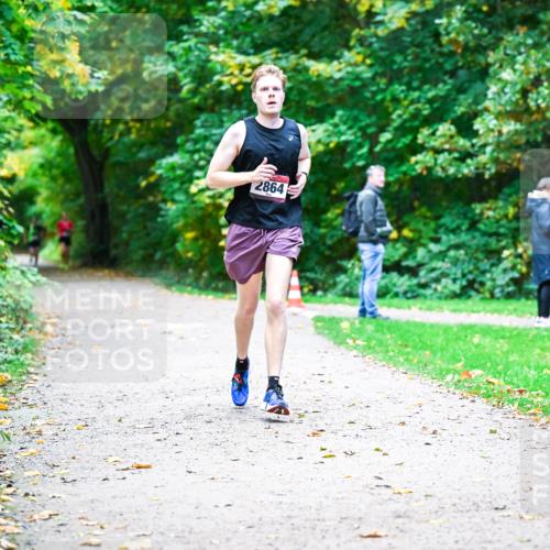 12.10.2025 - Bramfelder Halbmarathon 2025 Dr. Thomas Lammeyer http://msf.ph/oto/9352868 12.10.2025 10:45:07 Laufen 2864 meine-sportfotos.de