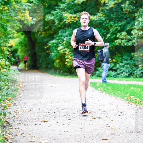 12.10.2025 - Bramfelder Halbmarathon 2025 Dr. Thomas Lammeyer http://msf.ph/oto/9352871 12.10.2025 10:45:07 Laufen 2864 meine-sportfotos.de