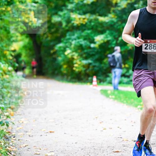 12.10.2025 - Bramfelder Halbmarathon 2025 Dr. Thomas Lammeyer http://msf.ph/oto/9352881 12.10.2025 10:45:08 Laufen 34, 2864 meine-sportfotos.de