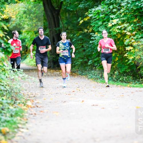 12.10.2025 - Bramfelder Halbmarathon 2025 Dr. Thomas Lammeyer http://msf.ph/oto/9352886 12.10.2025 10:45:13 Laufen 35, 2087, 2147, 2876, 2086 meine-sportfotos.de