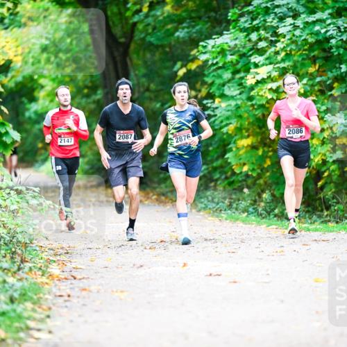 12.10.2025 - Bramfelder Halbmarathon 2025 Dr. Thomas Lammeyer http://msf.ph/oto/9352895 12.10.2025 10:45:15 Laufen 35, 2147, 2087, 2876, 2086 meine-sportfotos.de