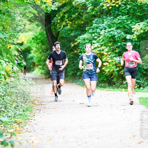 12.10.2025 - Bramfelder Halbmarathon 2025 Dr. Thomas Lammeyer http://msf.ph/oto/9352910 12.10.2025 10:45:17 Laufen 2087, 2876, 2086 meine-sportfotos.de
