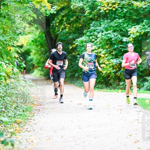 12.10.2025 - Bramfelder Halbmarathon 2025 Dr. Thomas Lammeyer http://msf.ph/oto/9352912 12.10.2025 10:45:17 Laufen 2087, 2876, 2086 meine-sportfotos.de