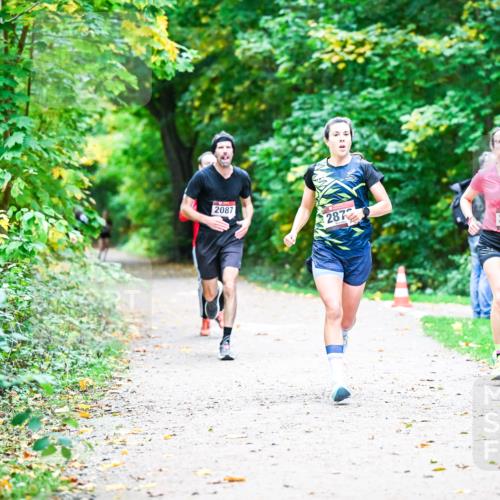 12.10.2025 - Bramfelder Halbmarathon 2025 Dr. Thomas Lammeyer http://msf.ph/oto/9352923 12.10.2025 10:45:19 Laufen 2087, 2872, 2086 meine-sportfotos.de