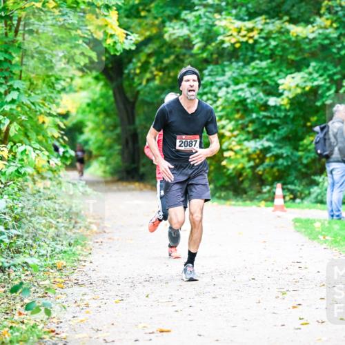 12.10.2025 - Bramfelder Halbmarathon 2025 Dr. Thomas Lammeyer http://msf.ph/oto/9352934 12.10.2025 10:45:20 Laufen 2876, 2087 meine-sportfotos.de
