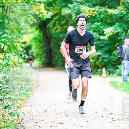 12.10.2025 - Bramfelder Halbmarathon 2025 Dr. Thomas Lammeyer http://msf.ph/oto/9352939 12.10.2025 10:45:21 Laufen 2087 meine-sportfotos.de