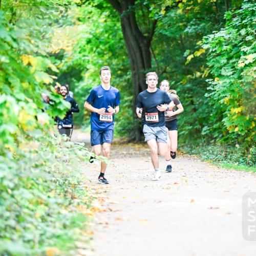12.10.2025 - Bramfelder Halbmarathon 2025 Dr. Thomas Lammeyer http://msf.ph/oto/9352959 12.10.2025 10:45:28 Laufen 2994, 2971 meine-sportfotos.de