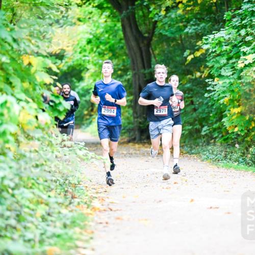 12.10.2025 - Bramfelder Halbmarathon 2025 Dr. Thomas Lammeyer http://msf.ph/oto/9352961 12.10.2025 10:45:28 Laufen 60, 2994, 2971 meine-sportfotos.de