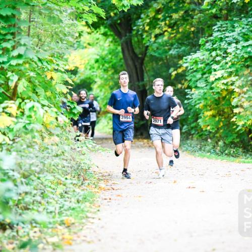 12.10.2025 - Bramfelder Halbmarathon 2025 Dr. Thomas Lammeyer http://msf.ph/oto/9352970 12.10.2025 10:45:29 Laufen 2994, 2971 meine-sportfotos.de
