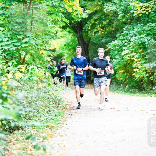 12.10.2025 - Bramfelder Halbmarathon 2025 Dr. Thomas Lammeyer http://msf.ph/oto/9352975 12.10.2025 10:45:31 Laufen 2994, 2971, 51 meine-sportfotos.de