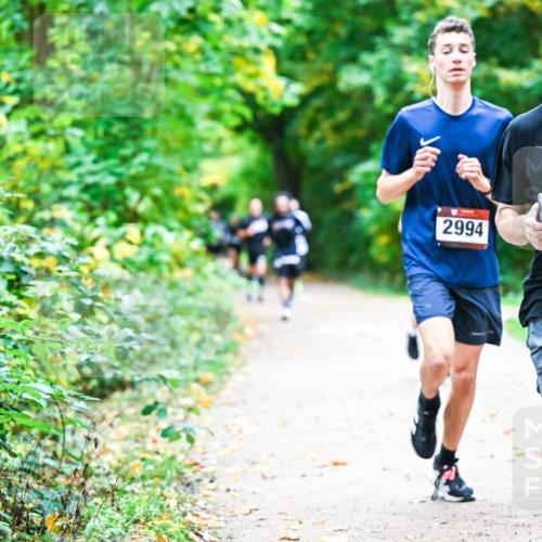 12.10.2025 - Bramfelder Halbmarathon 2025 Dr. Thomas Lammeyer http://msf.ph/oto/9353006 12.10.2025 10:45:35 Laufen 2994, 34, 2971 meine-sportfotos.de