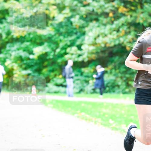 12.10.2025 - Bramfelder Halbmarathon 2025 Dr. Thomas Lammeyer http://msf.ph/oto/9353020 12.10.2025 10:45:38 Laufen 51 meine-sportfotos.de