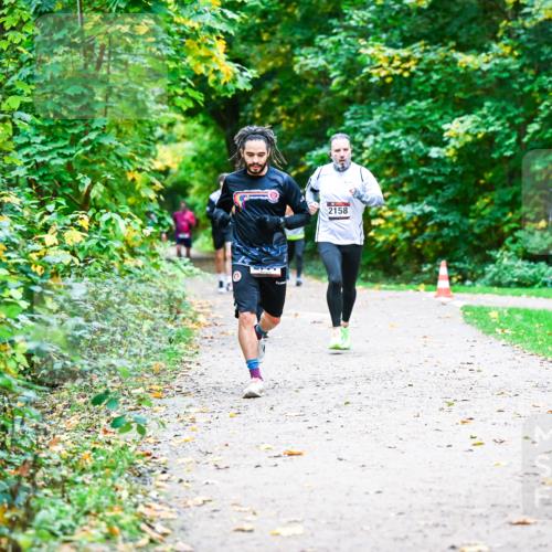 12.10.2025 - Bramfelder Halbmarathon 2025 Dr. Thomas Lammeyer http://msf.ph/oto/9353025 12.10.2025 10:45:40 Laufen 2158 meine-sportfotos.de
