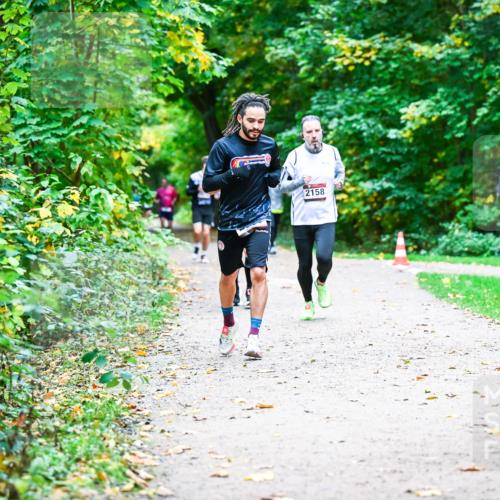 12.10.2025 - Bramfelder Halbmarathon 2025 Dr. Thomas Lammeyer http://msf.ph/oto/9353027 12.10.2025 10:45:40 Laufen 2158 meine-sportfotos.de