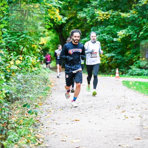 12.10.2025 - Bramfelder Halbmarathon 2025 Dr. Thomas Lammeyer http://msf.ph/oto/9353028 12.10.2025 10:45:40 Laufen 2158 meine-sportfotos.de