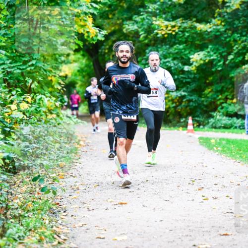 12.10.2025 - Bramfelder Halbmarathon 2025 Dr. Thomas Lammeyer http://msf.ph/oto/9353030 12.10.2025 10:45:41 Laufen 58 meine-sportfotos.de