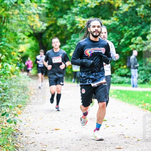 12.10.2025 - Bramfelder Halbmarathon 2025 Dr. Thomas Lammeyer http://msf.ph/oto/9353039 12.10.2025 10:45:42 Laufen 2131 meine-sportfotos.de