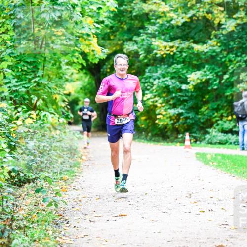 12.10.2025 - Bramfelder Halbmarathon 2025 Dr. Thomas Lammeyer http://msf.ph/oto/9353095 12.10.2025 10:45:52 Laufen 2056 meine-sportfotos.de