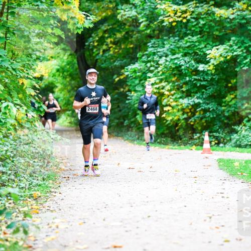 12.10.2025 - Bramfelder Halbmarathon 2025 Dr. Thomas Lammeyer http://msf.ph/oto/9353113 12.10.2025 10:45:56 Laufen 2468, 2850 meine-sportfotos.de