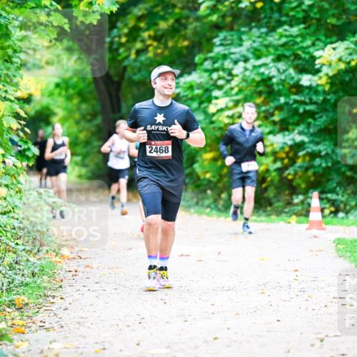 12.10.2025 - Bramfelder Halbmarathon 2025 Dr. Thomas Lammeyer http://msf.ph/oto/9353121 12.10.2025 10:45:57 Laufen 2468 meine-sportfotos.de
