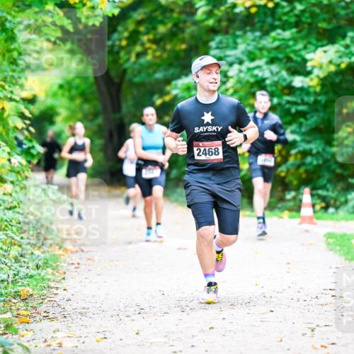 12.10.2025 - Bramfelder Halbmarathon 2025 Dr. Thomas Lammeyer http://msf.ph/oto/9353128 12.10.2025 10:45:58 Laufen 2468 meine-sportfotos.de