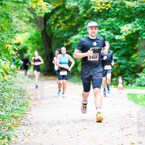 12.10.2025 - Bramfelder Halbmarathon 2025 Dr. Thomas Lammeyer http://msf.ph/oto/9353130 12.10.2025 10:45:58 Laufen 2468 meine-sportfotos.de