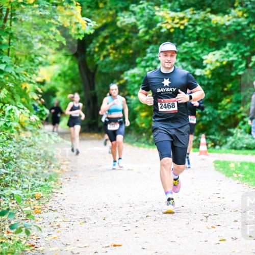 12.10.2025 - Bramfelder Halbmarathon 2025 Dr. Thomas Lammeyer http://msf.ph/oto/9353133 12.10.2025 10:45:59 Laufen 2468 meine-sportfotos.de