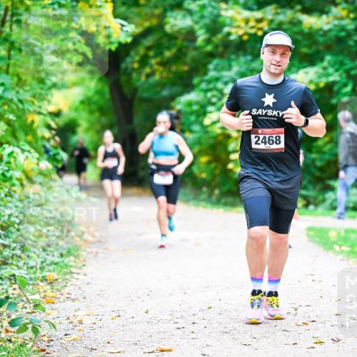 12.10.2025 - Bramfelder Halbmarathon 2025 Dr. Thomas Lammeyer http://msf.ph/oto/9353137 12.10.2025 10:45:59 Laufen 2468 meine-sportfotos.de