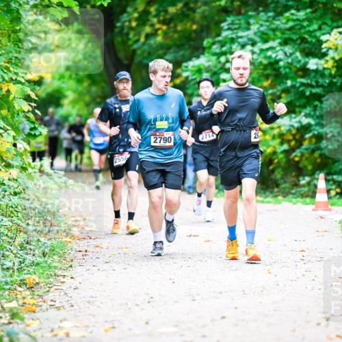 12.10.2025 - Bramfelder Halbmarathon 2025 Dr. Thomas Lammeyer http://msf.ph/oto/9353194 12.10.2025 10:46:11 Laufen 2556, 2025, 2790, 2714 meine-sportfotos.de