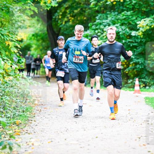 12.10.2025 - Bramfelder Halbmarathon 2025 Dr. Thomas Lammeyer http://msf.ph/oto/9353198 12.10.2025 10:46:11 Laufen 2556, 2025, 2790, 2714, 28 meine-sportfotos.de