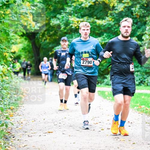 12.10.2025 - Bramfelder Halbmarathon 2025 Dr. Thomas Lammeyer http://msf.ph/oto/9353215 12.10.2025 10:46:14 Laufen 2556, 875, 2790 meine-sportfotos.de