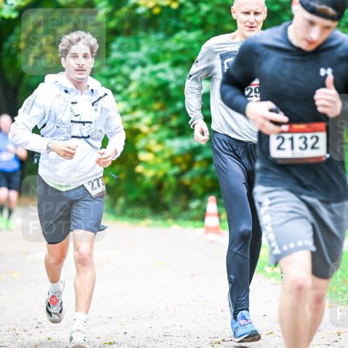 12.10.2025 - Bramfelder Halbmarathon 2025 Dr. Thomas Lammeyer http://msf.ph/oto/9353286 12.10.2025 10:46:28 Laufen 273, 29, 2132 meine-sportfotos.de