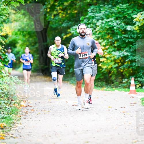 12.10.2025 - Bramfelder Halbmarathon 2025 Dr. Thomas Lammeyer http://msf.ph/oto/9353314 12.10.2025 10:46:35 Laufen 21064, 2193, 2149 meine-sportfotos.de