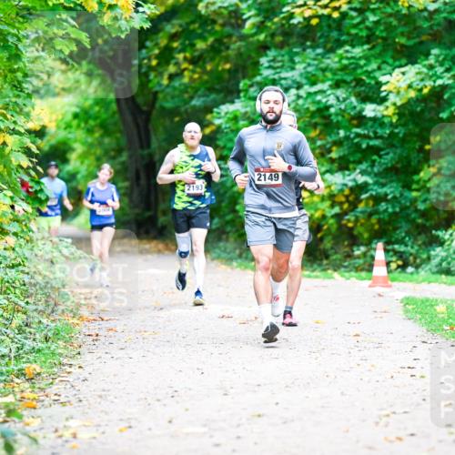 12.10.2025 - Bramfelder Halbmarathon 2025 Dr. Thomas Lammeyer http://msf.ph/oto/9353318 12.10.2025 10:46:36 Laufen 2004, 2193, 2149 meine-sportfotos.de
