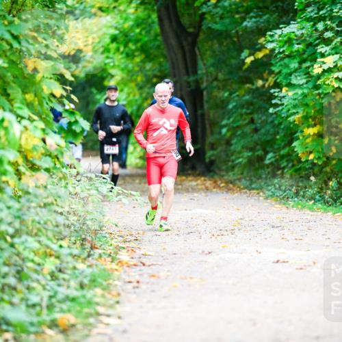 12.10.2025 - Bramfelder Halbmarathon 2025 Dr. Thomas Lammeyer http://msf.ph/oto/9353366 12.10.2025 10:46:45 Laufen 2747 meine-sportfotos.de