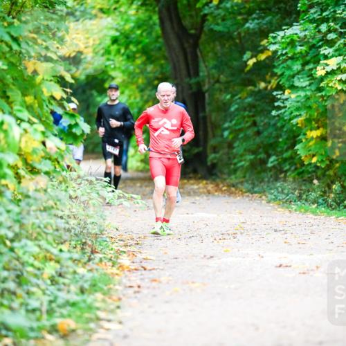 12.10.2025 - Bramfelder Halbmarathon 2025 Dr. Thomas Lammeyer http://msf.ph/oto/9353367 12.10.2025 10:46:46 Laufen 6742 meine-sportfotos.de