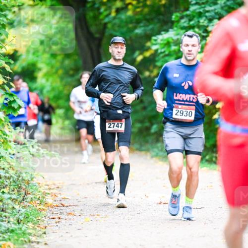 12.10.2025 - Bramfelder Halbmarathon 2025 Dr. Thomas Lammeyer http://msf.ph/oto/9353400 12.10.2025 10:46:53 Laufen 2747, 2930 meine-sportfotos.de