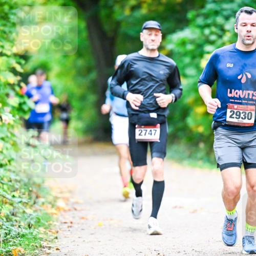 12.10.2025 - Bramfelder Halbmarathon 2025 Dr. Thomas Lammeyer http://msf.ph/oto/9353410 12.10.2025 10:46:54 Laufen 2747, 100, 2930 meine-sportfotos.de