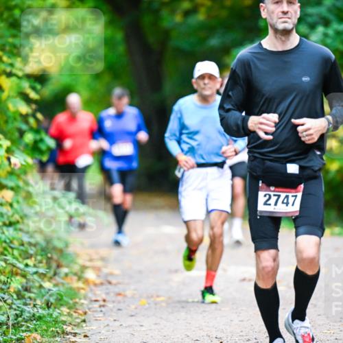 12.10.2025 - Bramfelder Halbmarathon 2025 Dr. Thomas Lammeyer http://msf.ph/oto/9353421 12.10.2025 10:46:56 Laufen 2747 meine-sportfotos.de