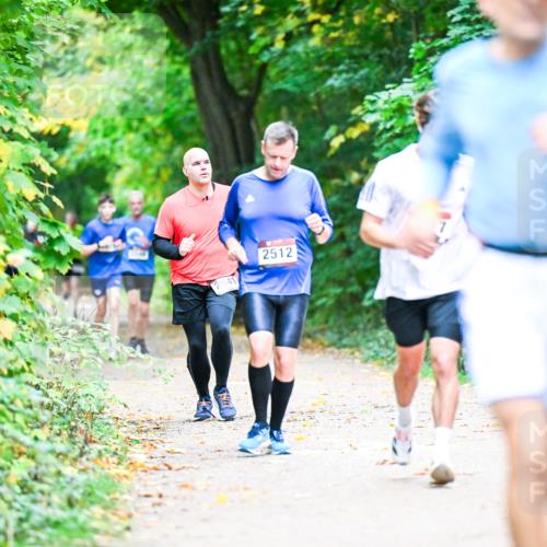 12.10.2025 - Bramfelder Halbmarathon 2025 Dr. Thomas Lammeyer http://msf.ph/oto/9353435 12.10.2025 10:46:59 Laufen 2512 meine-sportfotos.de