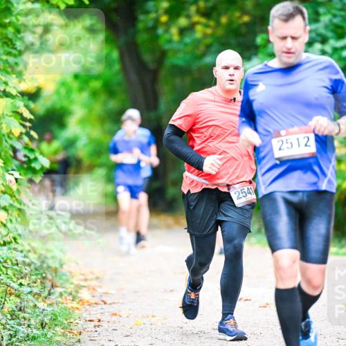 12.10.2025 - Bramfelder Halbmarathon 2025 Dr. Thomas Lammeyer http://msf.ph/oto/9353461 12.10.2025 10:47:03 Laufen 2541, 2512 meine-sportfotos.de
