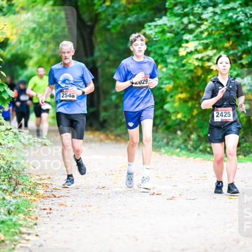 12.10.2025 - Bramfelder Halbmarathon 2025 Dr. Thomas Lammeyer http://msf.ph/oto/9353486 12.10.2025 10:47:07 Laufen 2546, 29, 2425, 827 meine-sportfotos.de