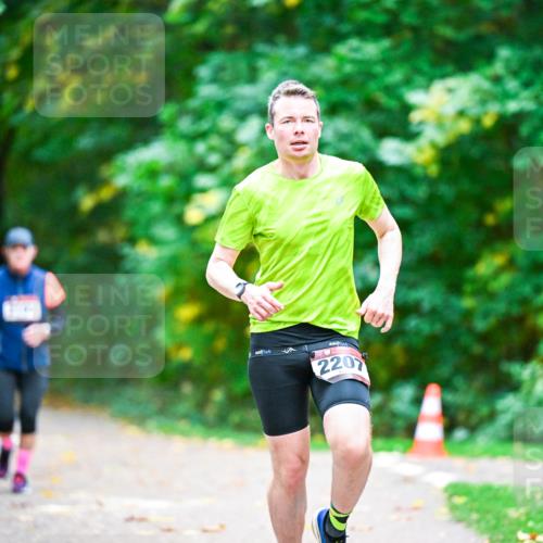 12.10.2025 - Bramfelder Halbmarathon 2025 Dr. Thomas Lammeyer http://msf.ph/oto/9353538 12.10.2025 10:47:15 Laufen 2207 meine-sportfotos.de