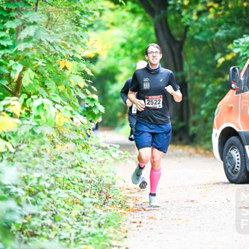 12.10.2025 - Bramfelder Halbmarathon 2025 Dr. Thomas Lammeyer http://msf.ph/oto/9353591 12.10.2025 10:47:27 Laufen 2522 meine-sportfotos.de