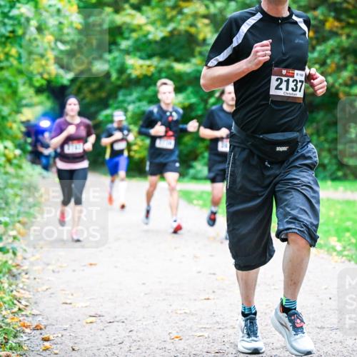 12.10.2025 - Bramfelder Halbmarathon 2025 Dr. Thomas Lammeyer http://msf.ph/oto/9353748 12.10.2025 10:48:04 Laufen 160, 2137 meine-sportfotos.de