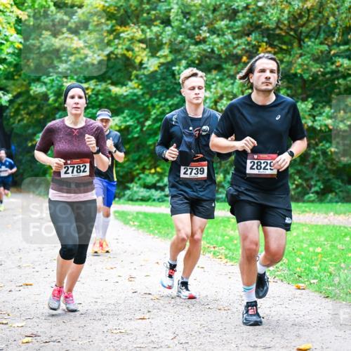 12.10.2025 - Bramfelder Halbmarathon 2025 Dr. Thomas Lammeyer http://msf.ph/oto/9353755 12.10.2025 10:48:06 Laufen 2782, 2739, 2829 meine-sportfotos.de