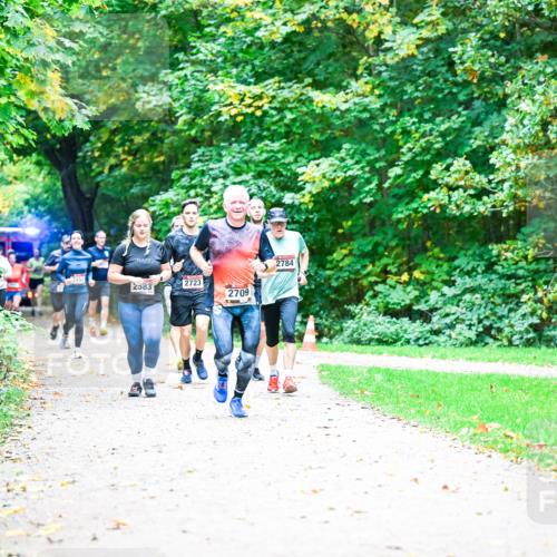 12.10.2025 - Bramfelder Halbmarathon 2025 Dr. Thomas Lammeyer http://msf.ph/oto/9353793 12.10.2025 10:48:13 Laufen 2153, 2583, 2723, 2709, 2784 meine-sportfotos.de