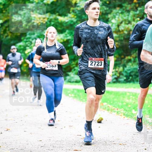 12.10.2025 - Bramfelder Halbmarathon 2025 Dr. Thomas Lammeyer http://msf.ph/oto/9353823 12.10.2025 10:48:18 Laufen 2585, 2723, 2784 meine-sportfotos.de